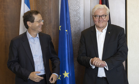 Bundespräsident Frank-Walter Steinmeier im Gespräch mit dem designierten Präsidenten des Staates Israel, Isaac Herzog anlässlich des Staatsbesuchs in Israel