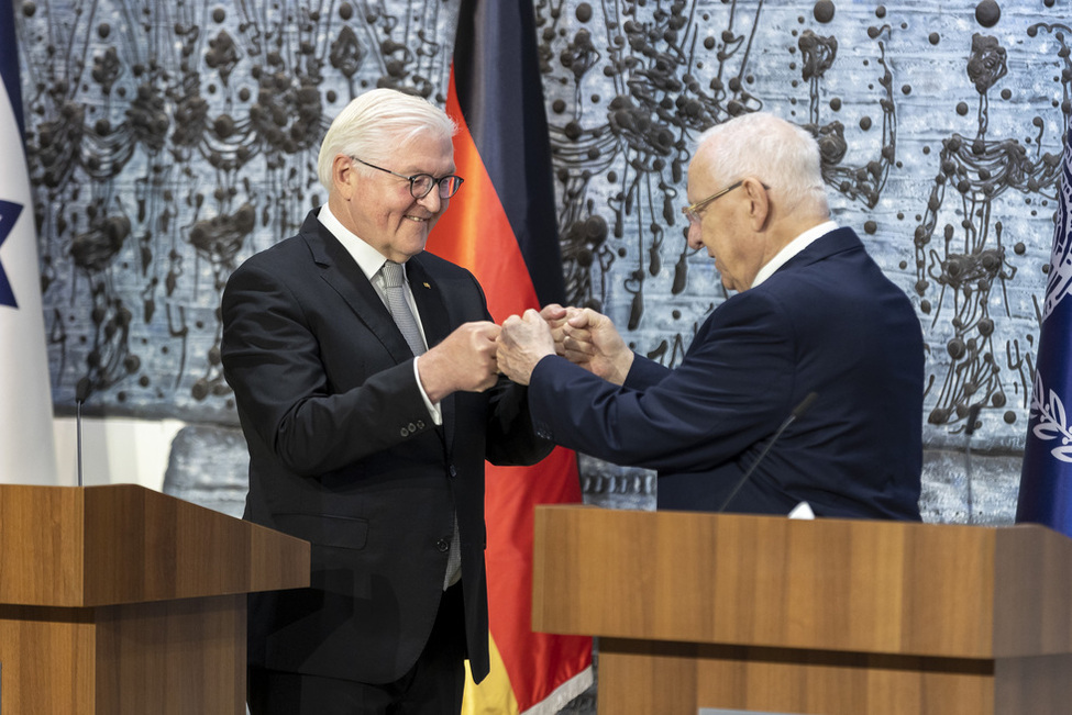 Bundespräsident Frank-Walter Steinmeier und Staatspräsident Reuven Rivlin bei einer gemeinsamen Begegnung mit der Presse in der Residenz des Präsidenten des Staates Israel anlässlich des Staatsbesuchs in Israel