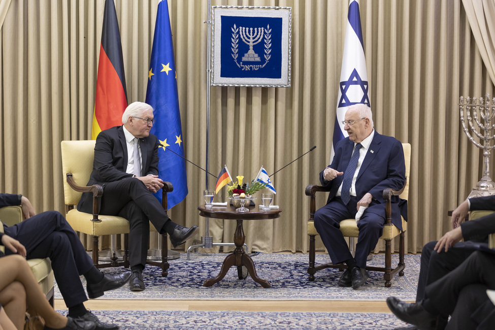 Bundespräsident Frank-Walter Steinmeier im Gespräch mit Staatspräsident Reuven Rivlin  in der Residenz des Präsidenten des Staates Israel anlässlich des Staatsbesuchs in Israel