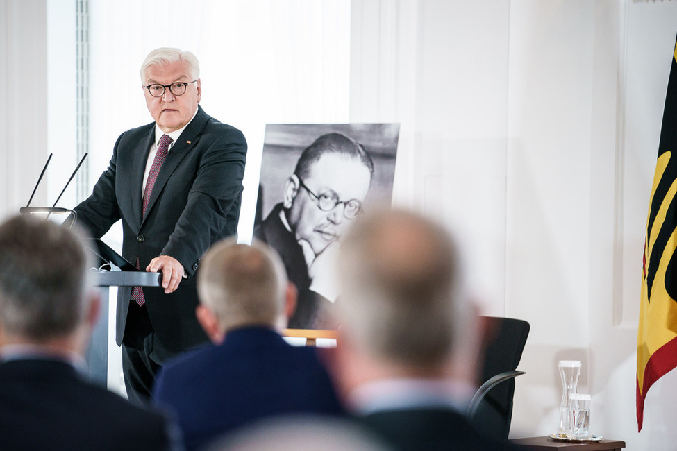 Bundespräsident Frank-Walter Steinmeier hält eine Ansprache bei einer Veranstaltung zur Erinnerung an die Ermordung von Matthias Erzberger vor 100 Jahren 