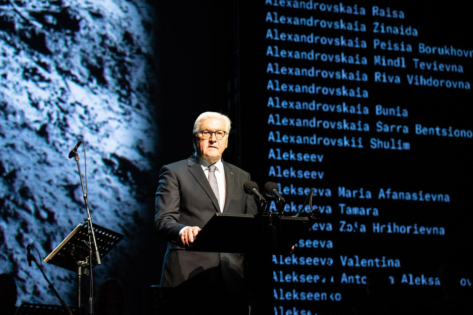 Bundespräsident Frank-Walter Steinmeier hält eine Rede zum Gedenken an die Opfer der Massenmorde von Babyn Jar im Babyn Yar Holocaust Memorial Center 