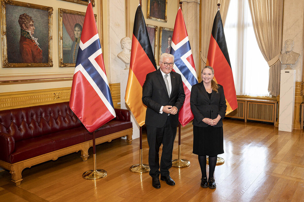 Bundespräsident Frank-Walter Steinmeier neben der Präsidentin des Storting (Parlament), Eva Kristin Hansen 