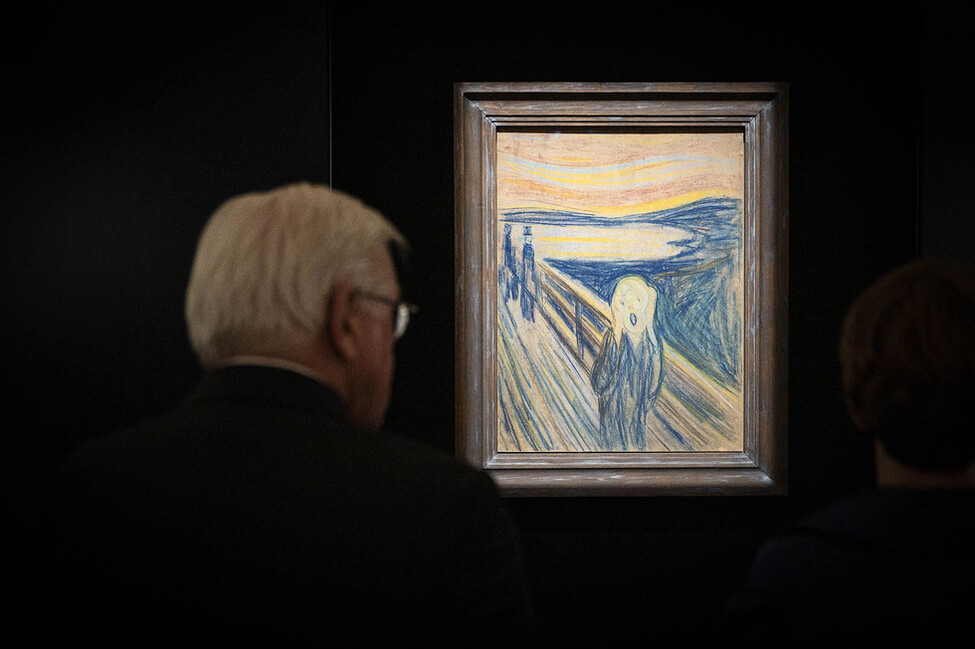 Bundespräsident Steinmeier schaut sich das Gemälde "Der Schrei" von Edvard Munch im Munch Museum an