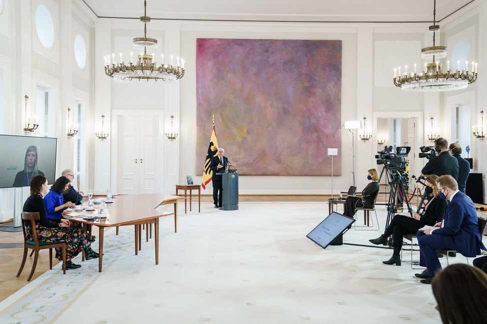 Bundespräsident Frank-Walter Steinmeier hält eine Ansprache bei der Ergebnispräsentation des internationalen Forschungsprojekts 'Ethik der Digitalisierung – von Prinzipien zu Praktiken' im Großen Saal von Schloss Bellevue