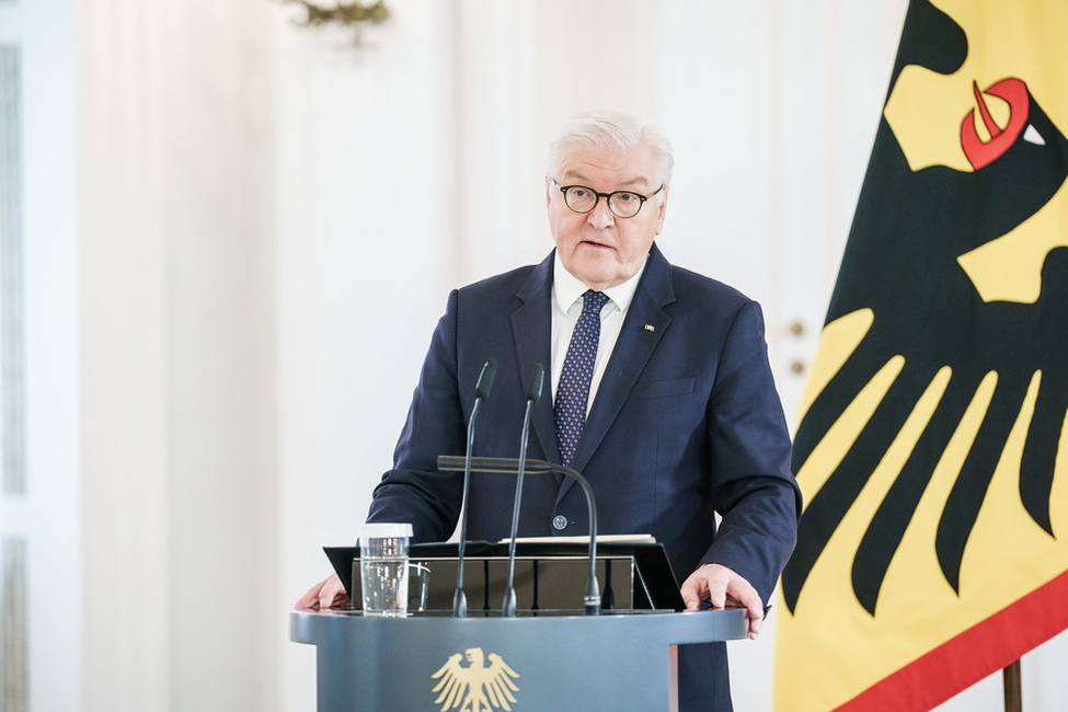 Bundespräsident Frank-Walter Steinmeier hält eine Ansprache bei der Ergebnispräsentation des internationalen Forschungsprojekts 'Ethik der Digitalisierung – von Prinzipien zu Praktiken' im Großen Saal von Schloss Bellevue