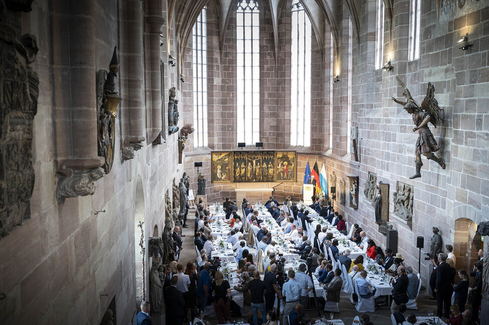 Bundespräsident Frank-Walter Steinmeier hält eine Ansprache vor einem Mittagessen auf Einladung des Ministerpräsidenten des Freistaates Bayern in der Kartäuserkirche im Germanischen Nationalmuseum in Nürnberg