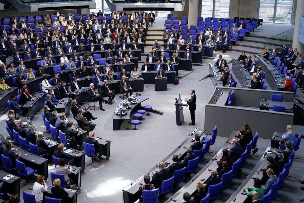Bundespräsident Frank-Walter Steinmeier bei der Sonderveranstaltung des Deutschen Bundestages während der Rede des Präsidenten des Staates Israel, Isaac Herzog