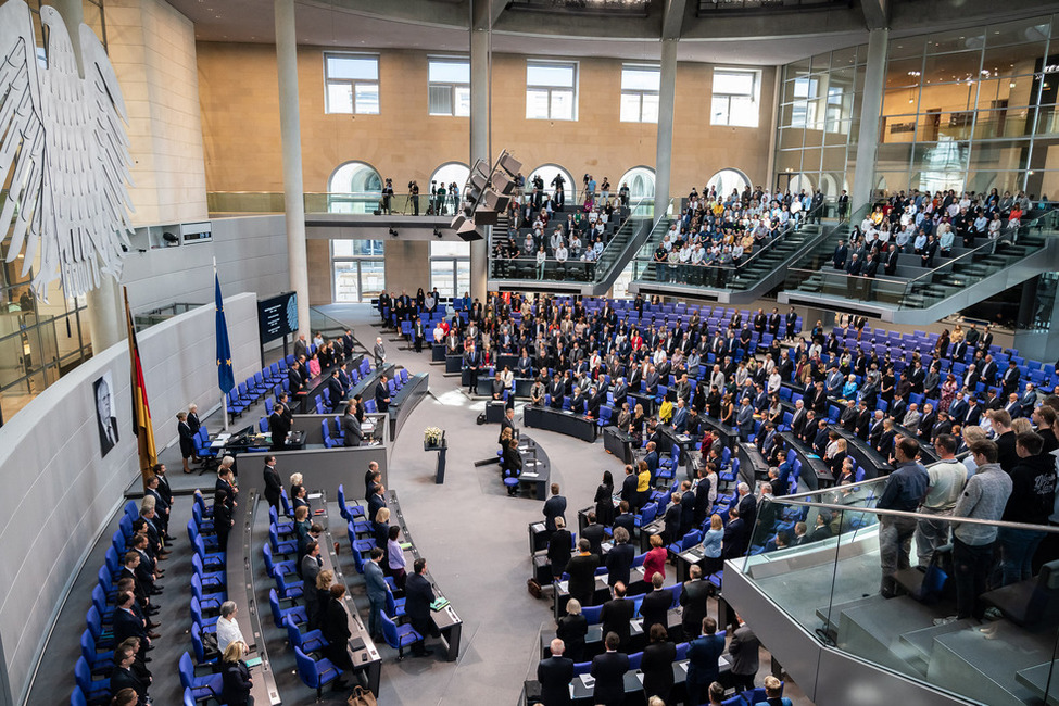 Bundespräsident Frank-Walter Steinmeier nimmt am Gedenken an Michail Gorbatschow im Deutschen Bundestag teil.