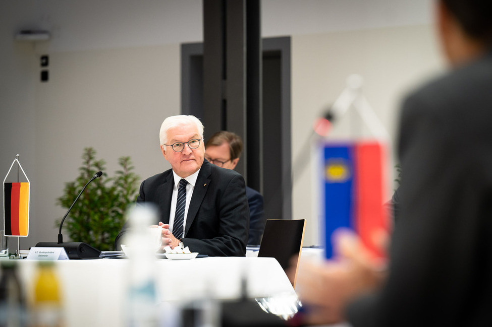 Bundespräsident Frank-Walter Steinmeier bei einem Arbeitsgespräch der deutschsprachigen Staatsoberhäupter und ihrer Ehepartnerinnen in der Universität Liechtenstein in Vaduz