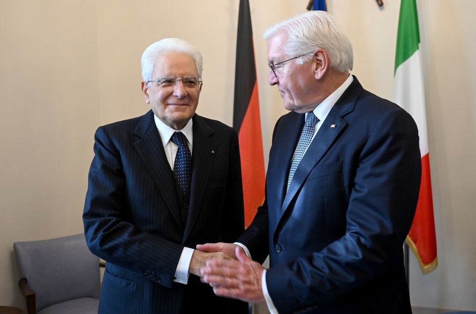 Bundespräsident Frank-Walter Steinmeier im Gespräch mit dem Präsidenten der Italienischen Republik, Sergio Mattarella, vor dem 17. Arraiolos-Treffen der nicht-exekutiven Staatsoberhäupter der Europäischen Union in Valletta/Malta