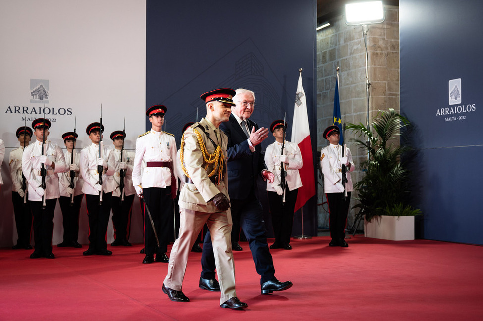 Bundespräsident Frank-Walter Steinmeier beim Eintreffen im Mediterranean Conference Centre in Valletta zum 17. Arraiolos-Treffen der nicht-exekutiven Staatsoberhäupter der Europäischen Union