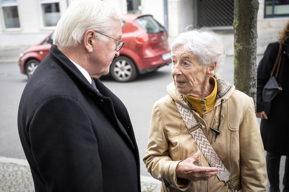 Bundespräsident Frank-Walter Steinmeier bei der Begegnung mit Bürgerinnen und Bürgern während der 'Ortszeit Neustrelitz'