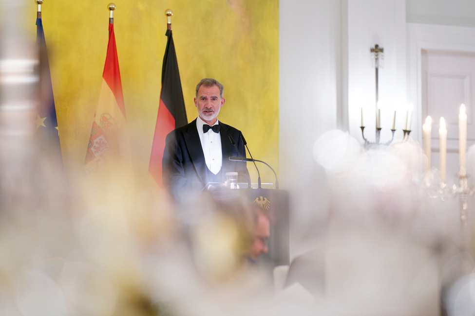 König Felipe VI. von Spanien hält eine Ansprache beim Staatsbankett zu Ehren von König Felipe VI. und Königin Letizia von Spanien, gegeben vom Bundespräsidenten und von Elke Büdenbender, im Großen Saal in Schloss Bellevue