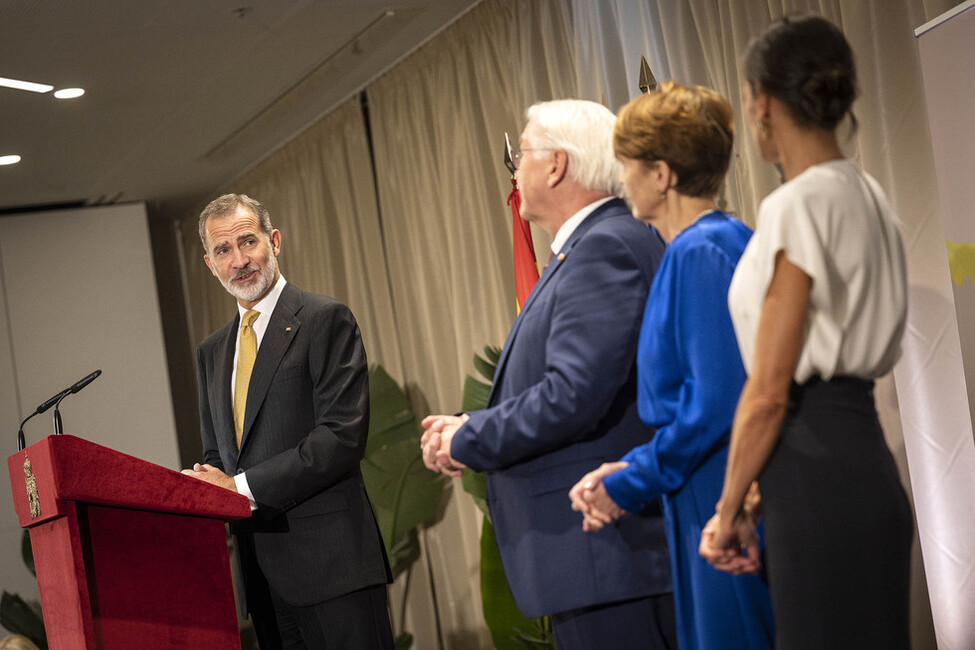 Bundespräsident Frank-Walter Steinmeier und Elke Büdenbender beim Gegenempfang von König Felipe VI. und Königin Letizia von Spanien nach der gemeinsamen Eröffnung der Frankfurter Buchmesse