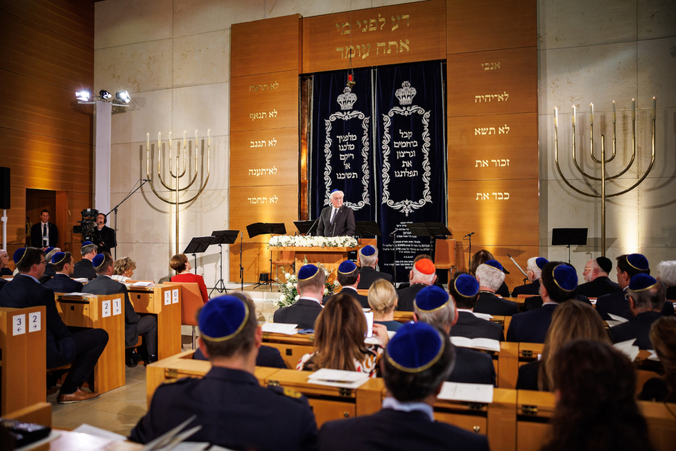 Bundespräsident Frank-Walter Steinmeier hält die Festansprache beim Festakt zum 90. Geburtstag von Charlotte Knobloch in der Hauptsynagoge Ohel Jakob in München
