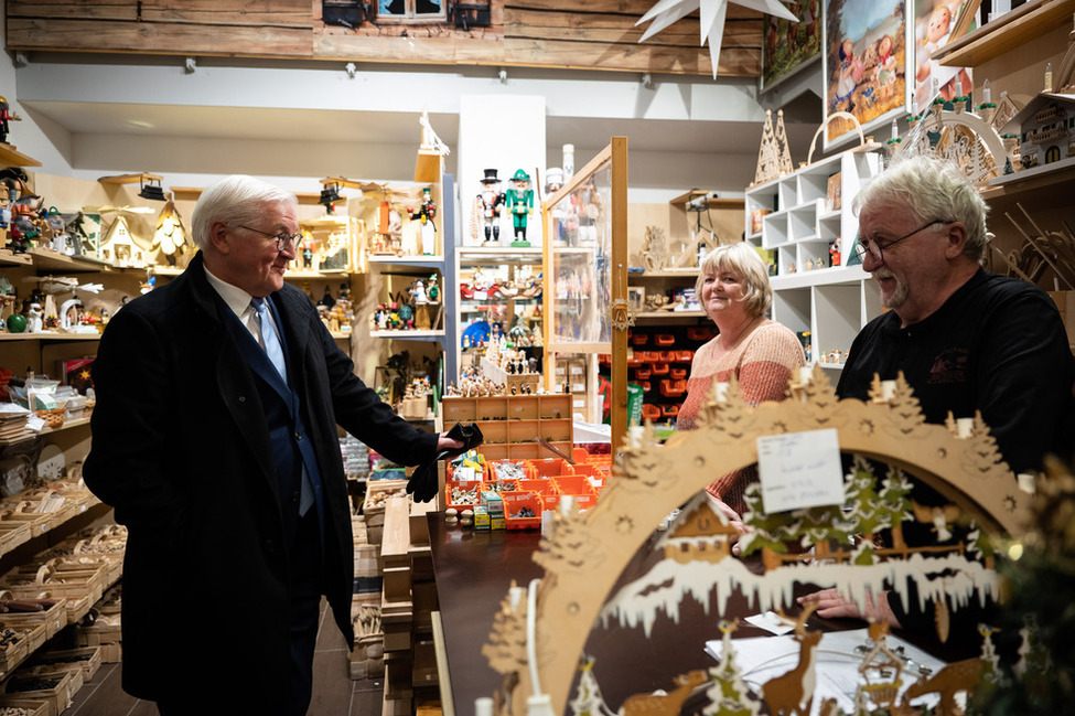 Bundespräsident Frank-Walter Steinmeier im Gespräch mit Bürgerinnen und Bürgern während der Ortszeit Freiberg.