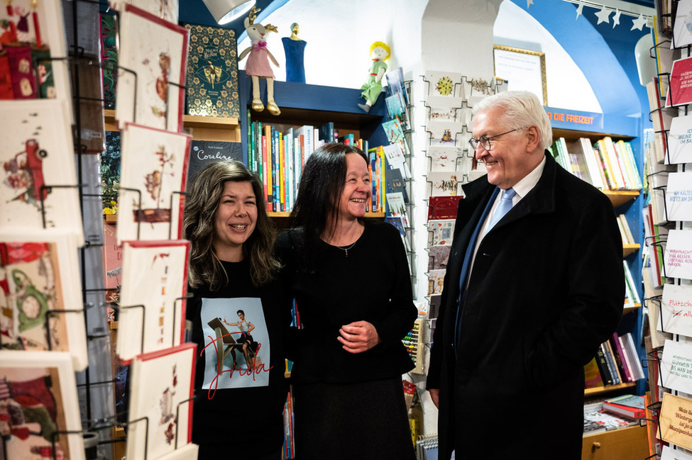 Bundespräsident Frank-Walter Steinmeier im Gespräch mit Bürgerinnen und Bürgern während der Ortszeit Freiberg.