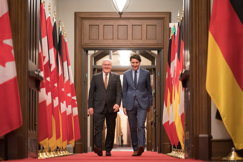 Der kanadische Premierminister Justin Trudeau begrüßt Bundespräsident Steinmeier im Parlament. 