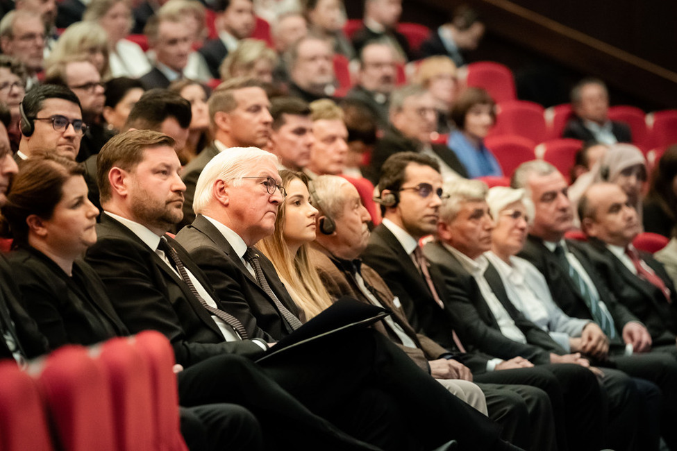 Bundespräsident Steinmeier bei der Gedenkveranstaltung für die Opfer des Brandanschlags von Solingen