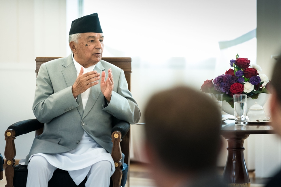 Der Bundespräsident spricht mit dem Präsidenten von Nepal, Ram Chandra Paudel, in Schloss Bellevue. (© Bundesregierung/Denzel) Der Bundespräsident spricht mit dem Präsidenten von Nepal, Ram Chandra Paudel, in Schloss Bellevue.