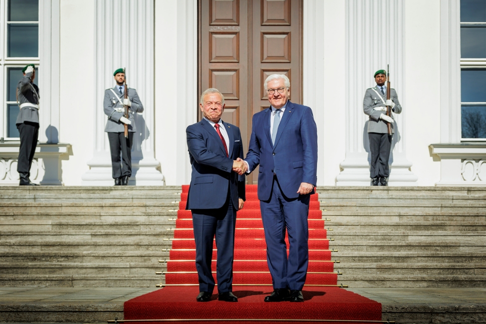 Der Bundespräsident spricht mit Abdullah II. Ibn Al-Hussein, König des Haschemitischen Königreichs Jordanien (© Bundesregierung/Denzel) Der Bundespräsident spricht mit Abdullah II. Ibn Al-Hussein, König des Haschemitischen Königreichs Jordanien