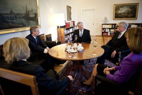 Ankunft von Bundespräsident Joachim Gauck und Frau Daniela Schadt in Schloss Bellevue - Gespräch im Amtszimmer des Bundespräsidenten