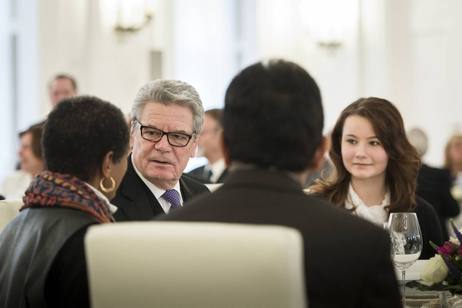 Bundespräsident Joachim Gauck im Gespräch mit Bürgerinnen und Bürgern