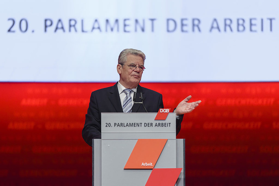 Bundespräsident Joachim Gauck hält eine Rede bei der Eröffnung des Bundeskongresses 2014 des Deutschen Gewerkschaftsbundes in der Messe Berlin (© Clemens Bilan) Bundespräsident Joachim Gauck hält eine Rede bei der Eröffnung des Bundeskongresses 2014 des Deutschen Gewerkschaftsbundes in der Messe Berlin