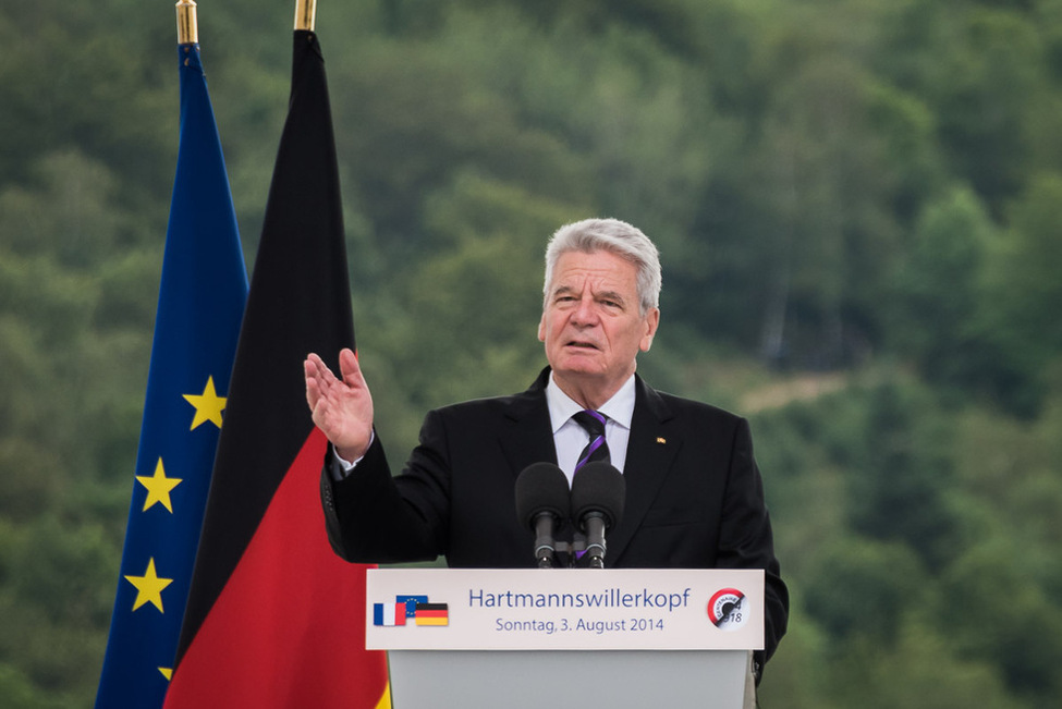 Bundespräsident Joachim Gauck hält bei der Gedenkveranstaltung zum 100. Jahrestag des Ausbruchs des Ersten Weltkrieges in der Gedenkstätte Hartmannsweilerkopf eine Rede