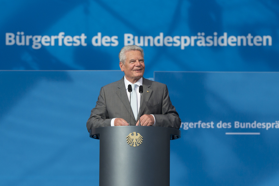 Bundespräsident Joachim Gauck bei seiner Rede im Park von Schloss Bellevue