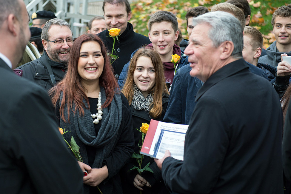 Bundespräsident Joachim Gauck begrüßt deutsche und luxemburgische Schülerinnen und Schüler anlässlich des Staatsbesuchs im Großherzogtum Luxemburg