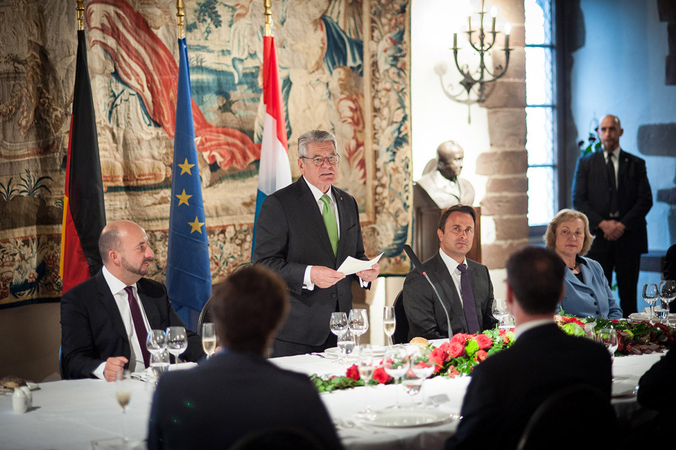 Bundespräsident Joachim Gauck hält eine Ansprache beim Mittagessen, gegeben vom Ministerpräsidenten Xavier Bettel, in der Burg Vianden anlässlich des Staatsbesuchs im Großherzogtum Luxemburg