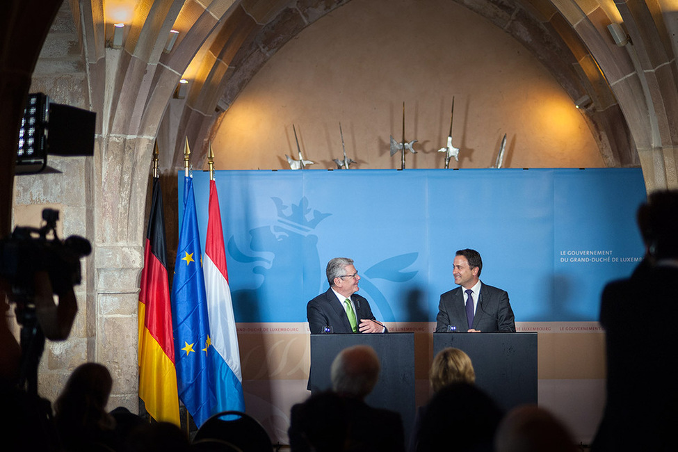 Bundespräsident Joachim Gauck bei einer Pressebegegnung in der Burg Vianden gemeinsam mit dem Ministerpräsidenten Xavier Bettel anlässlich des Staatsbesuchs im Großherzogtum Luxemburg