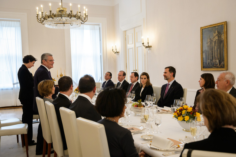 Bundespräsident Joachim Gauck hält eine Ansprache beim Mittagessen im Schinkelsaal von Schloss Bellevue anlässlich der Begrüßung von König Felipe VI und Königin Letizia von Spanien