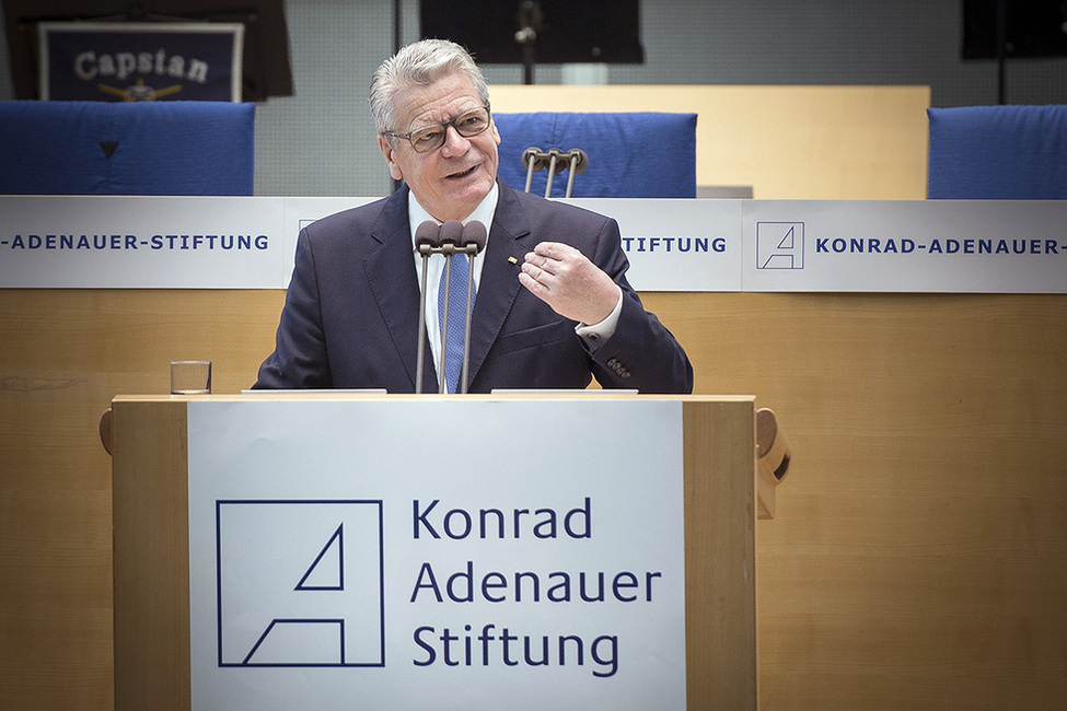 Bundespräsident Joachim Gauck hält eine Ansprache bei der Festveranstaltung anlässlich des 100. Geburtstages des früheren Bundespräsidenten Karl Carstens