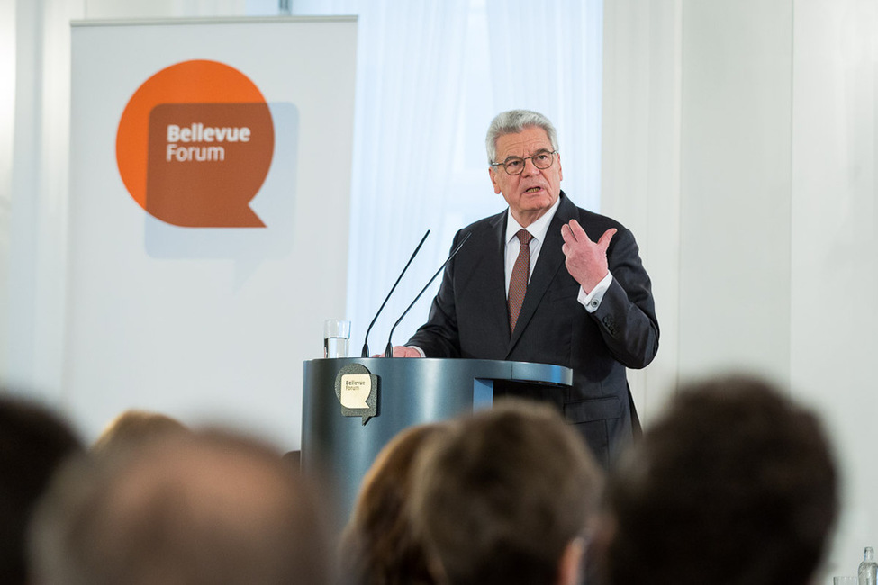 Bundespräsident Joachim Gauck hält eine Rede im Großen Saal in Schloss Bellevue anlässlich des Bellevue Forums 'Experten für den Frieden – Deutschlands ziviler Beitrag zur internationalen Konfliktlösung'