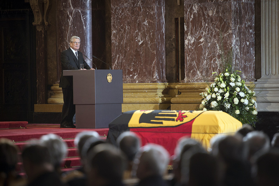 Bundespräsident Joachim Gauck hält eine Rede beim Staatsakt für Bundespräsident a.D. Richard von Weizsäcker im Berliner Dom