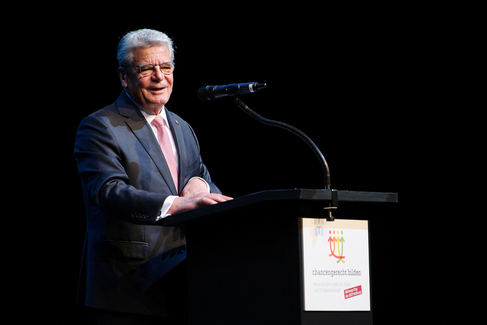 Bundespräsident Joachim Gauck hält eine Rede beim Bildungs-Tag der ZEIT-Stiftung 'chancengerecht.bilden' im Theater Kampnagel in Hamburg 