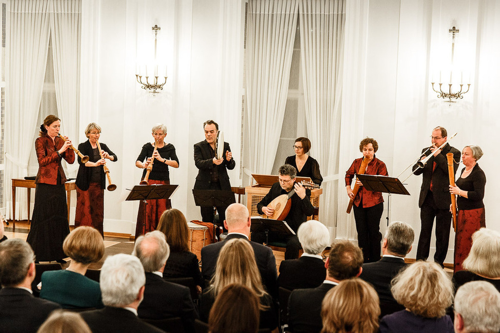 Musikalisch-literarische Soiree zum Auftakt des Reformationsjubiläums mit Musikerinnen und Musikern von Capella de la Torre beim Schlossabend Martin Luther (© Jesco Denzel) Musikalisch-literarische Soiree zum Auftakt des Reformationsjubiläums mit Musikerinnen und Musikern von Capella de la Torre beim Schlossabend Martin Luther
