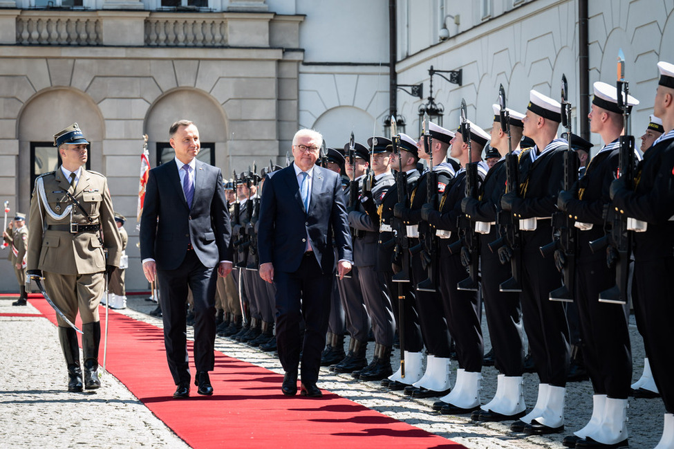 Federal President Frank-Walter Steinmeier is welcomed with military honors by Polish President Andrzej Duda in Warsaw during his official visit to Poland 