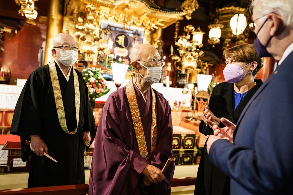 Federal President Frank-Walter Steinmeier during his tour of the Sensoji Temple during his official visit to Japan