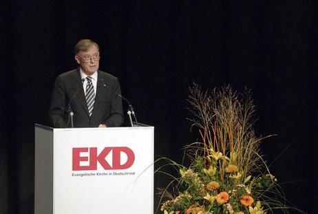 Bundespräsident Horst Köhler am Rednerpult der EKD.