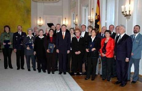 Gruppenbild: Bundespräsident Horst Köhler und die Ordensträger